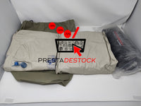 Le lit de voyage Intex Kidz plié et rangé dans son sac de transport.