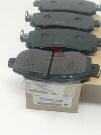 Photo d'un jeu de plaquettes de frein avant d'origine Subaru, référence 26296FL040