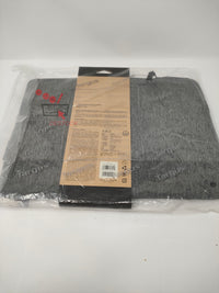  protection Targus CityLite Pro pour ordinateur portable 13 pouces ou MacBook, de couleur grise et vue sous l'emballage