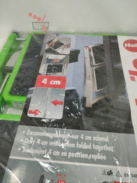 Marchepied HAILO Mini K replié, montrant sa finesse pour le rangement.