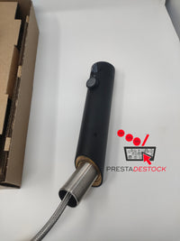 Gros plan sur l'emballage du robinet Sensorflow, affichant la marque et les caractéristiques